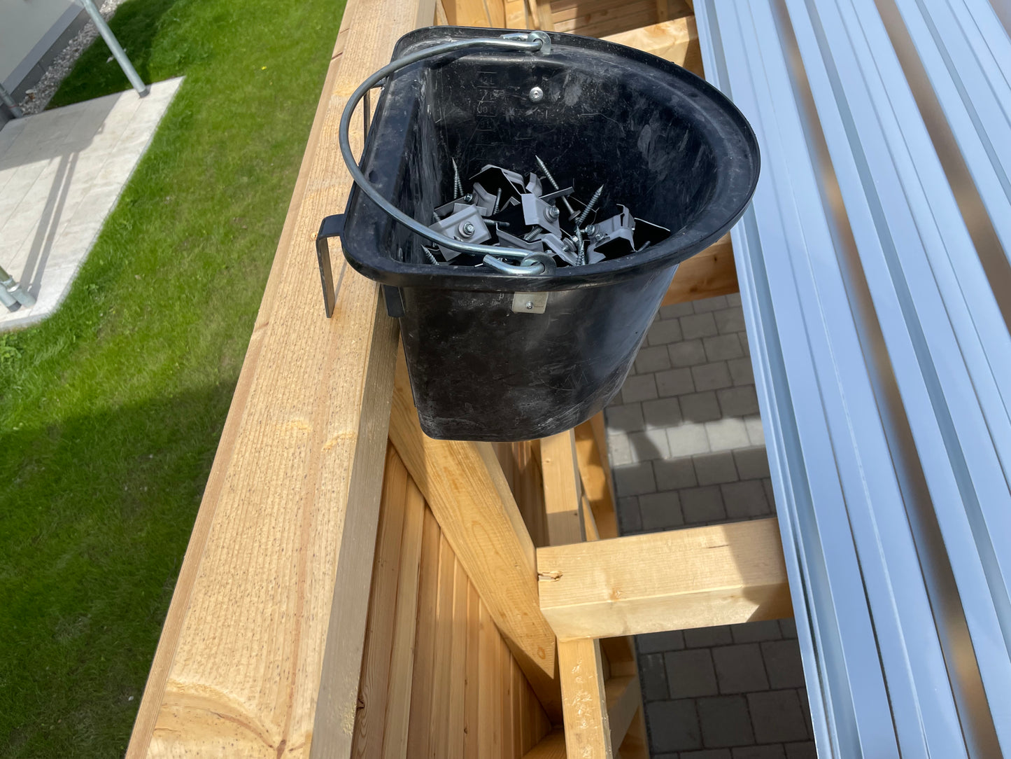 Werkzeugeimer mit Einhängebügel für Schrauben - Spenglerwerkzeug - Material