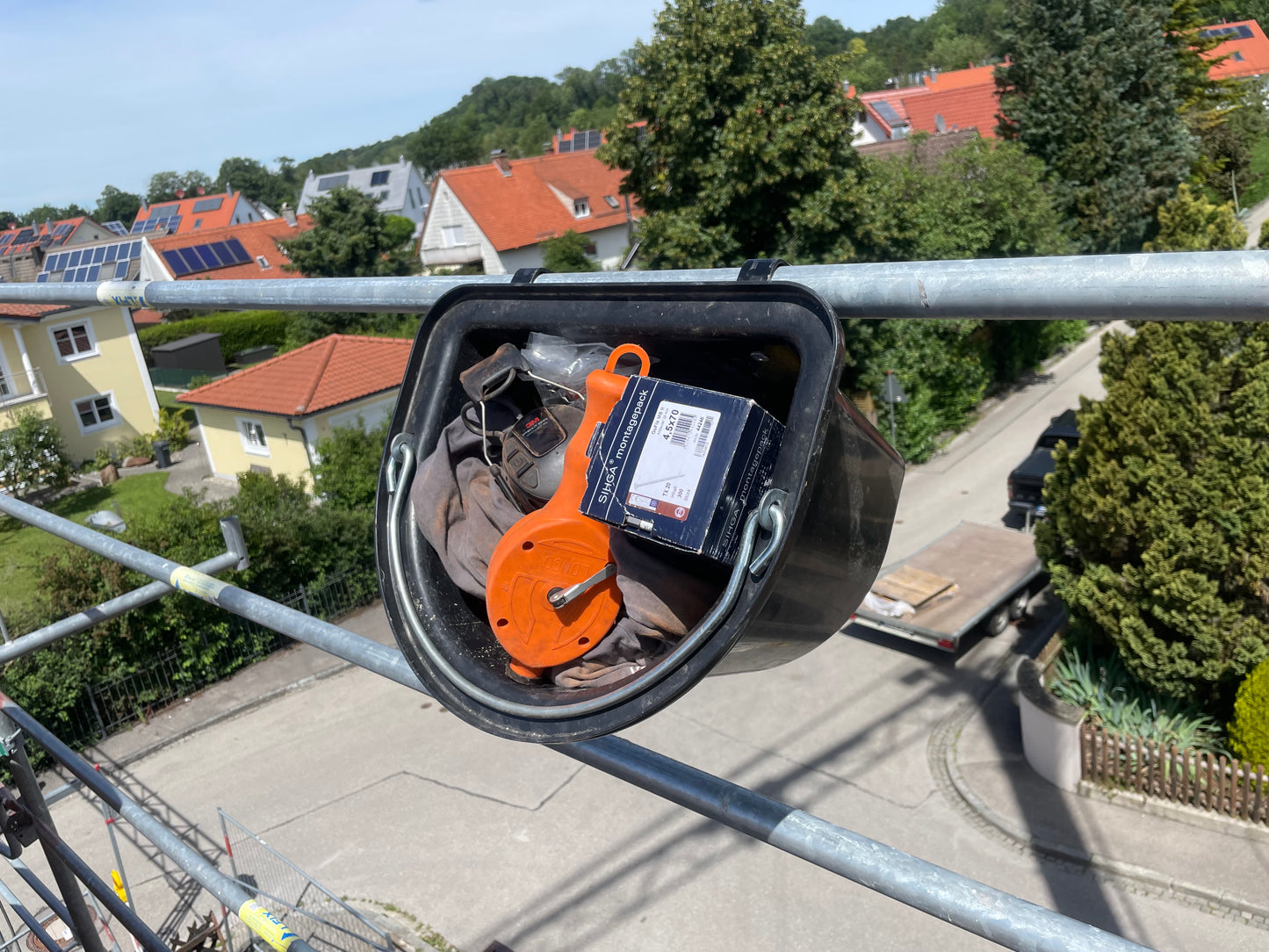 Werkzeugeimer mit Einhängebügel für Schrauben - Spenglerwerkzeug - Material